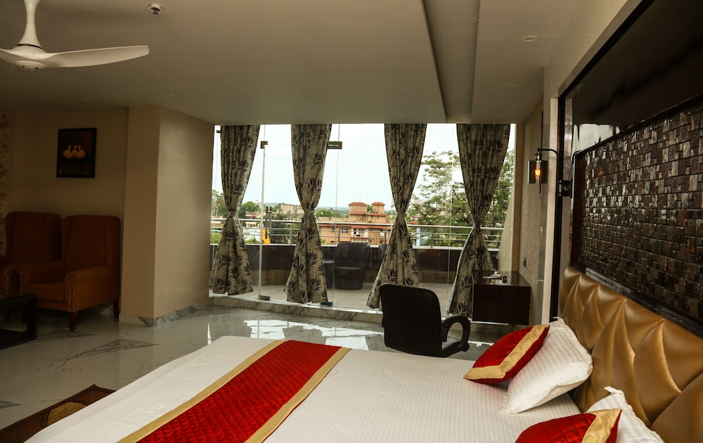 Deluxe Room - Photo 5