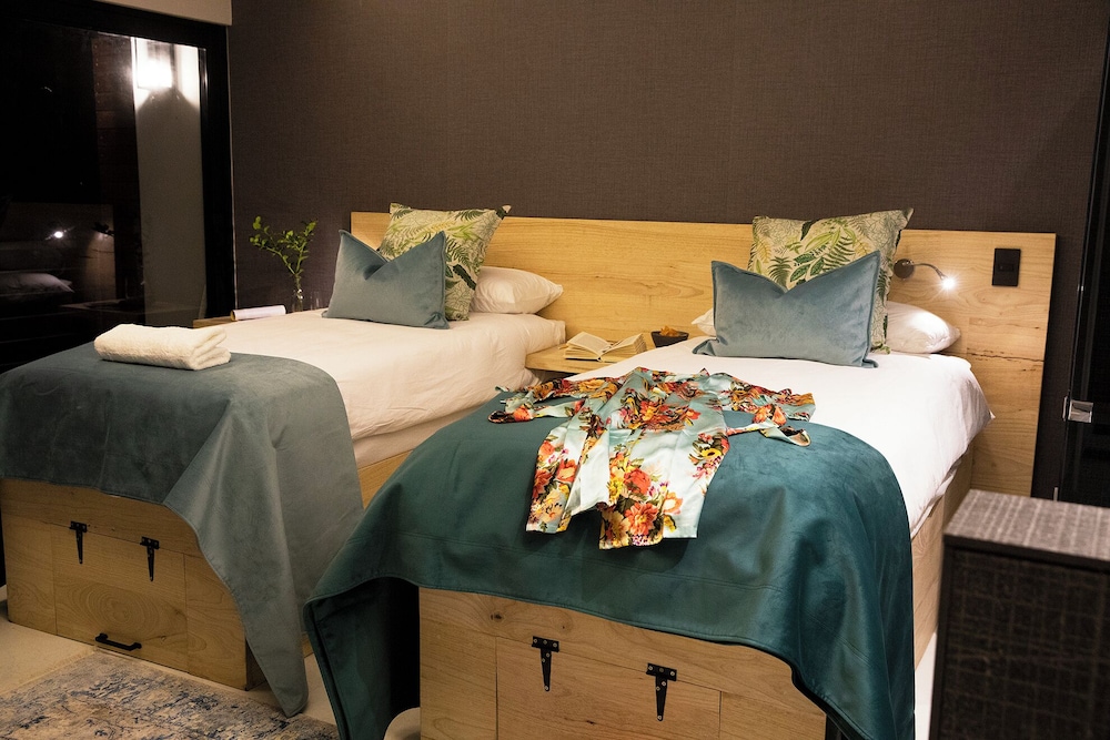 Standard Twin Room - Photo 2