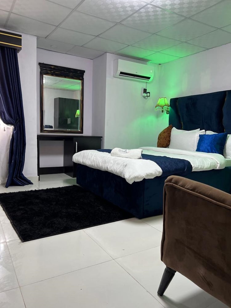 Deluxe Room - Photo 1