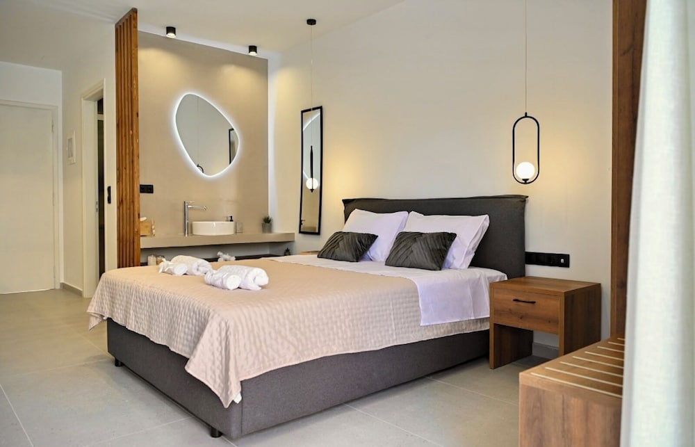 Junior Suite with Pool View