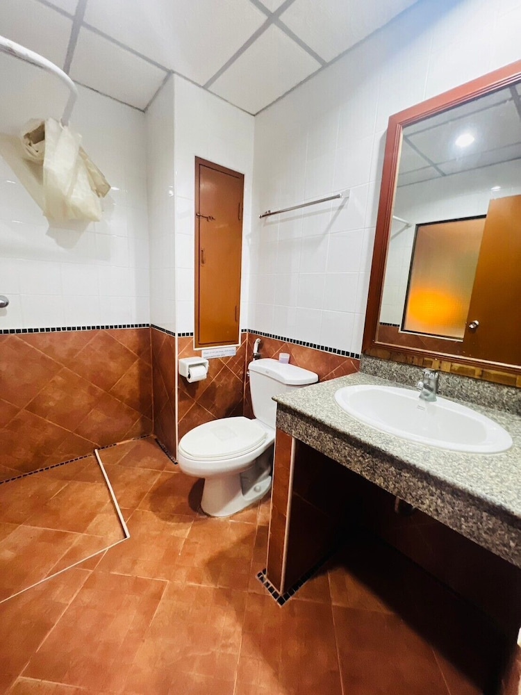 Deluxe Double Room - Photo 9