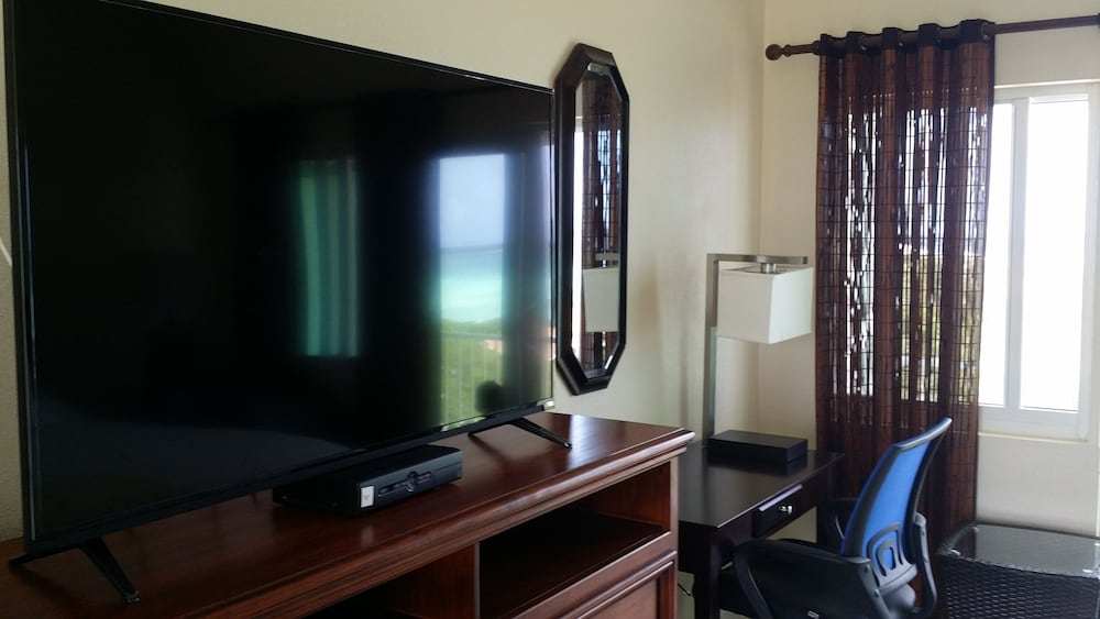 Deluxe Studio, 1 King Bed, Ocean View