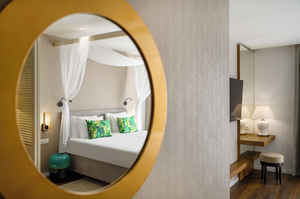 Junior Suite, Multiple Beds (Standard) photo 2