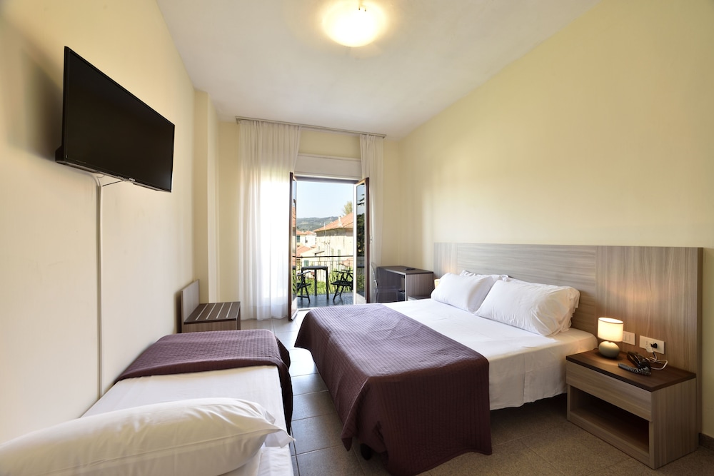 Superior Quadruple Room photo 3