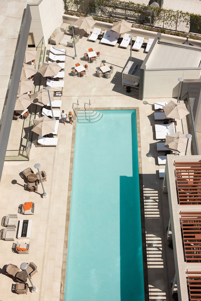 Deluxe Room, 1 King Bed, Pool View - Photo 6
