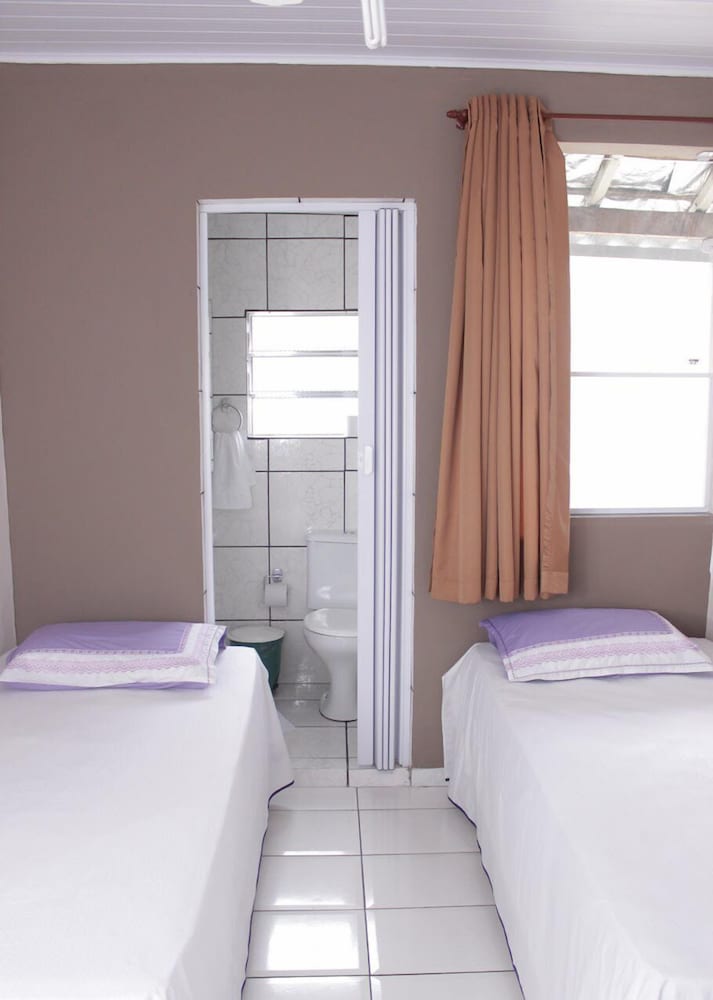 Economy Twin Room photo 2