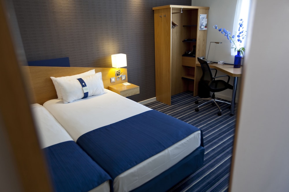Standard Room, 2 Twin Beds (Free Breakfast) - Photo 1