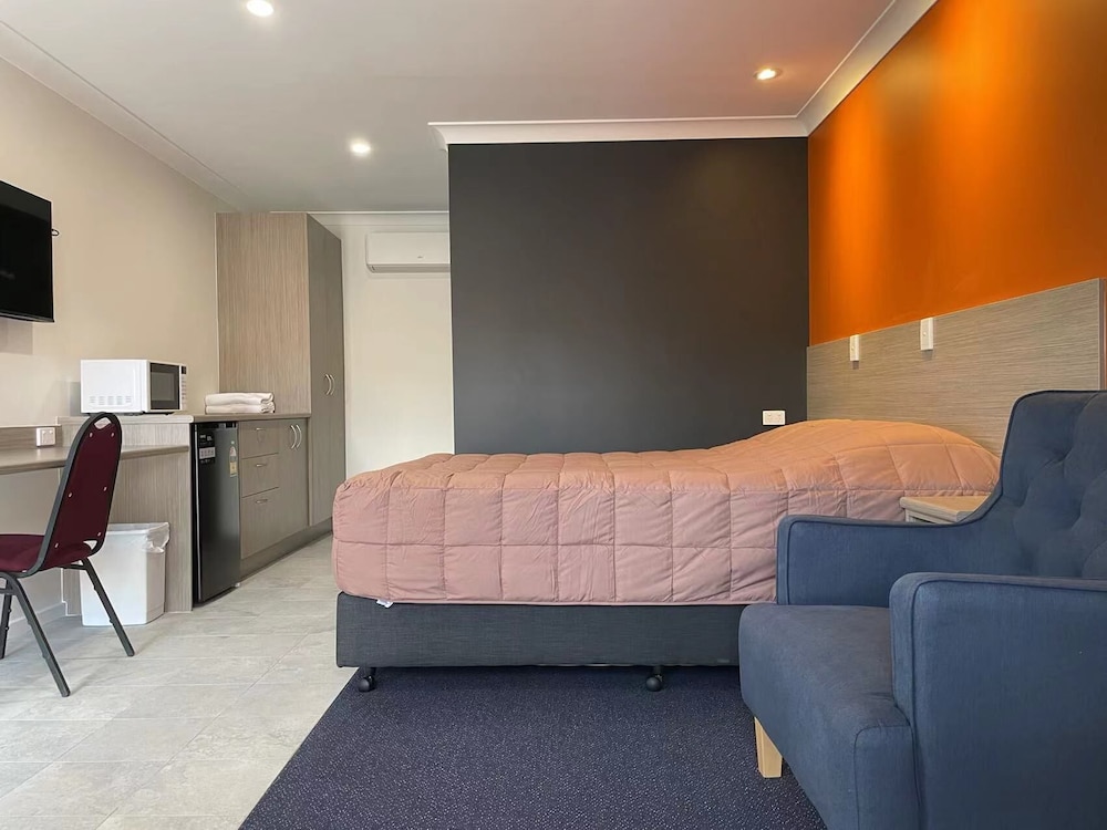 Deluxe Double Room, 1 Queen Bed, Courtyard View photo 2
