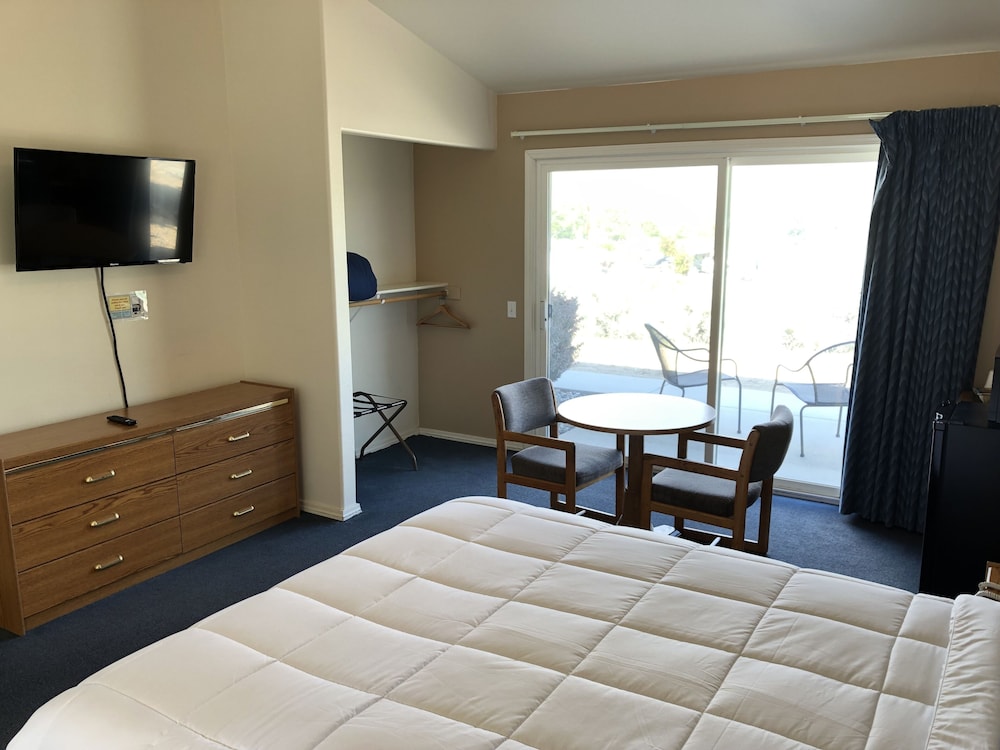 Comfort Room, 1 King Bed, Mountain View photo 1