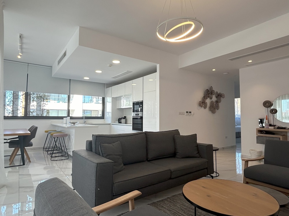 Signature Apartment photo 3