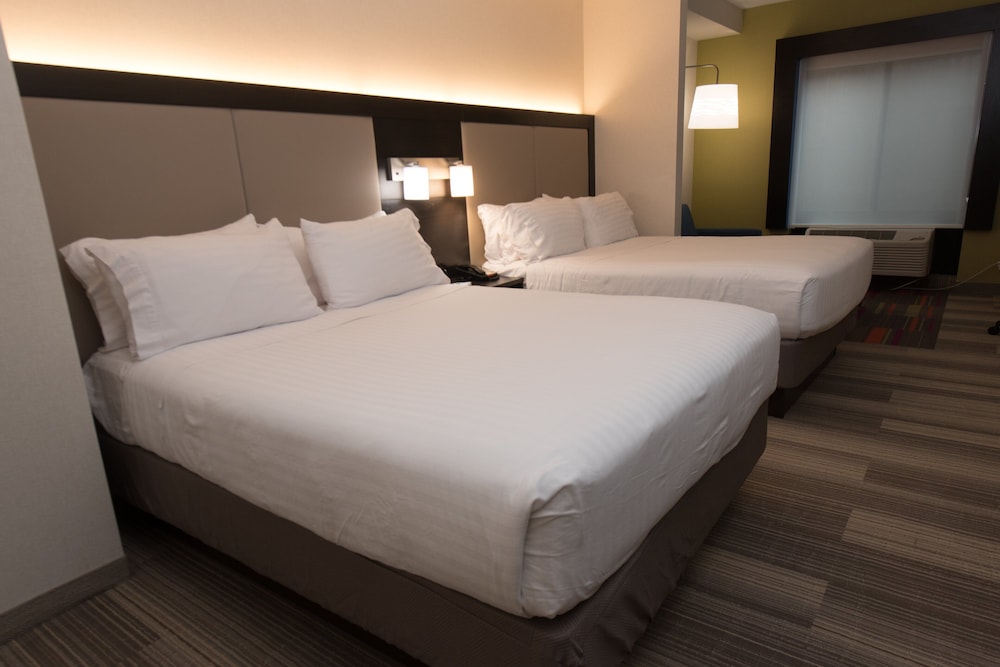 Suite, 2 Queen Beds - Photo 2