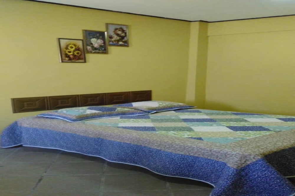 Room, 3 Bedrooms