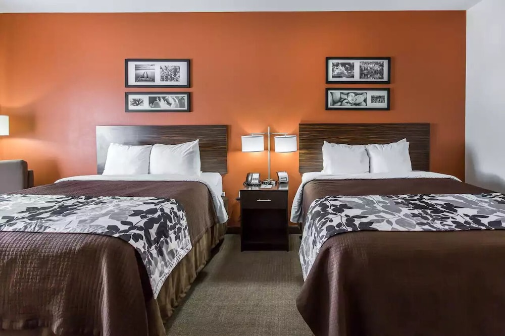 Standard Room, 2 Queen Beds, Non Smoking - Photo 2