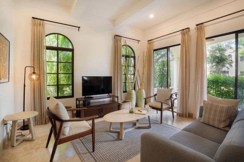 Pacific Condo 5 A