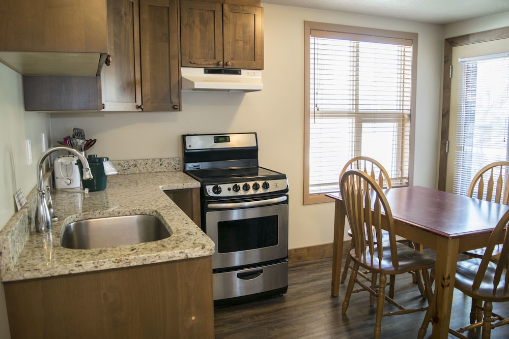 Traditional Suite, Kitchen - Photo 4