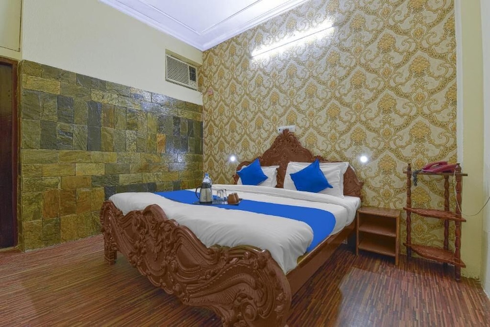 Deluxe Room - Photo 11