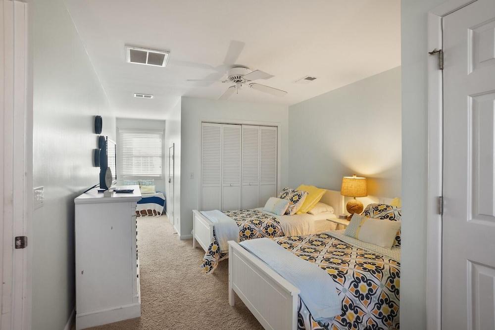 House, Multiple Beds, Kitchen, Golf View photo 2