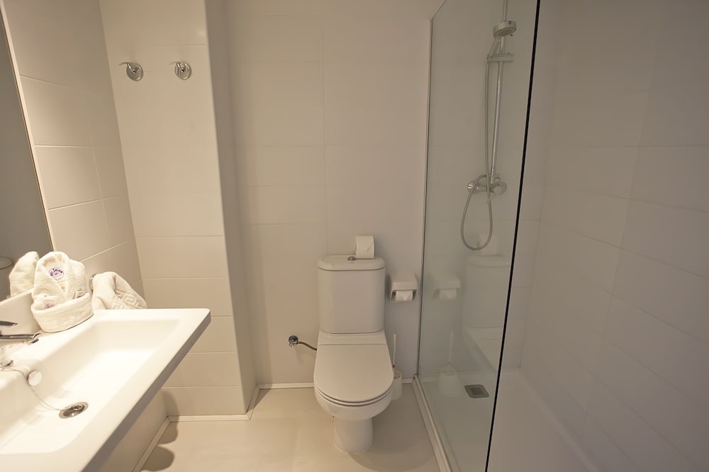 Superior Double Room, Balcony thumbnail 5