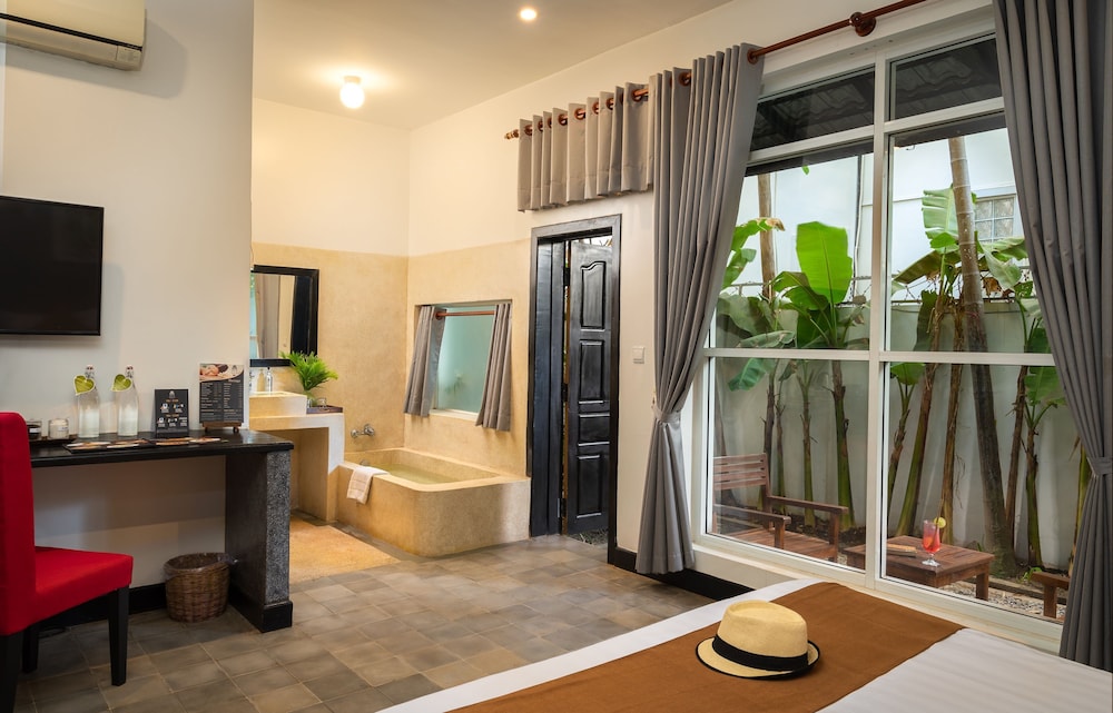 Deluxe Double Room, Garden View