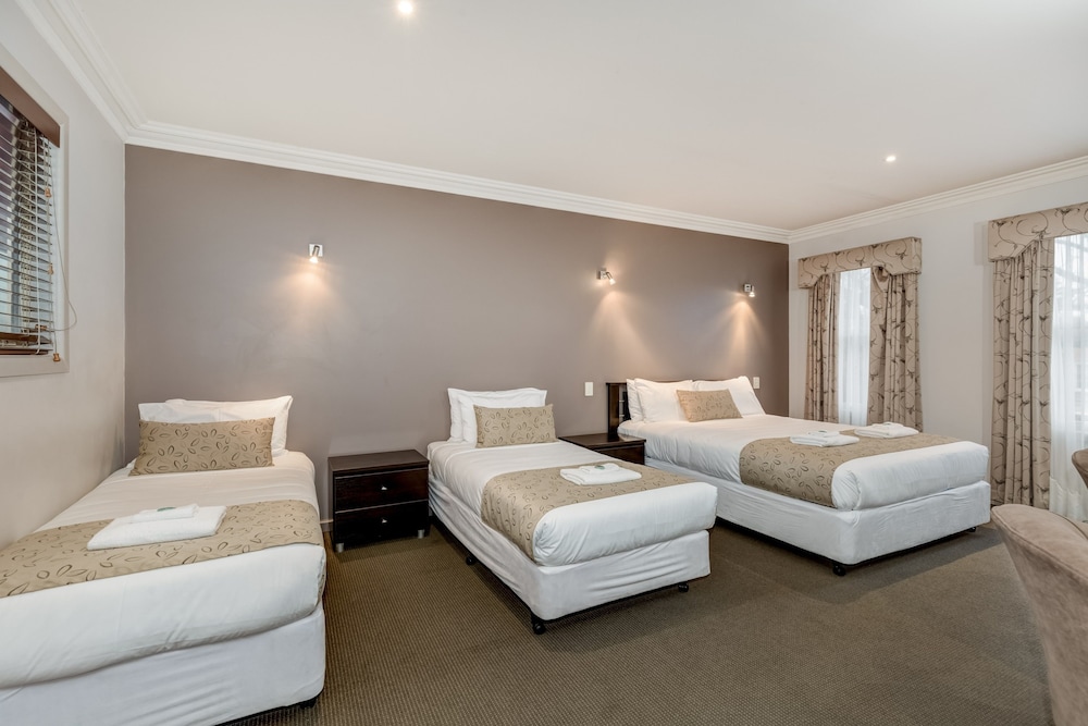 Standard Family Room photo 2