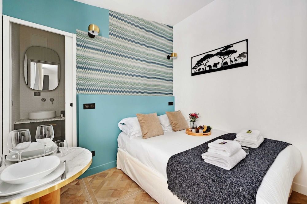 Apartment (19B) photo 2