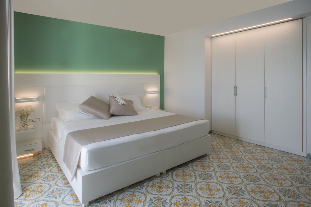 Superior Double Room, Partial Sea View - Photo 1