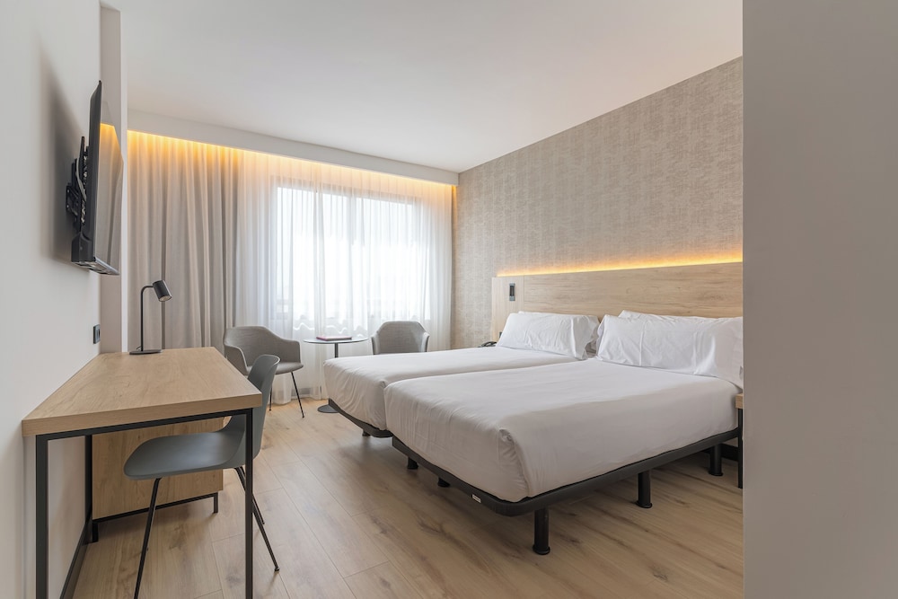 Twin Room (Single use)