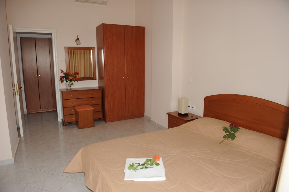Family Apartment, 1 Bedroom, Balcony, Pool View photo 2