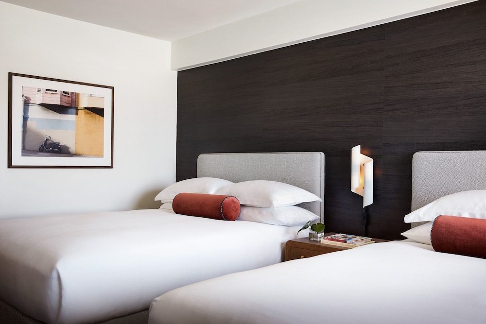 Room, 2 Queen Beds (Essential)