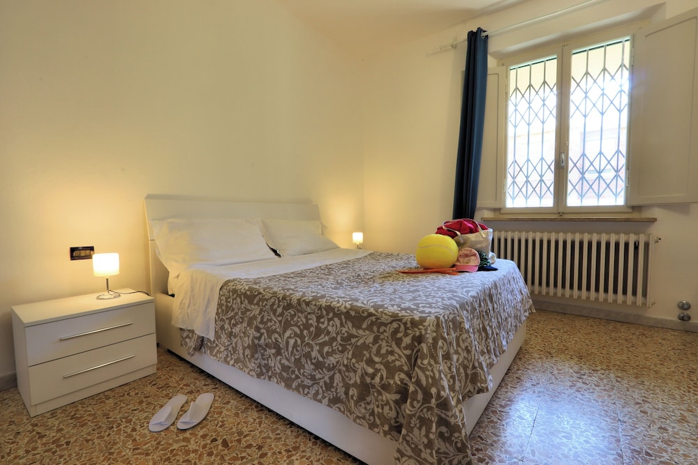 Standard Room, 1 Queen Bed, Non Smoking photo 2