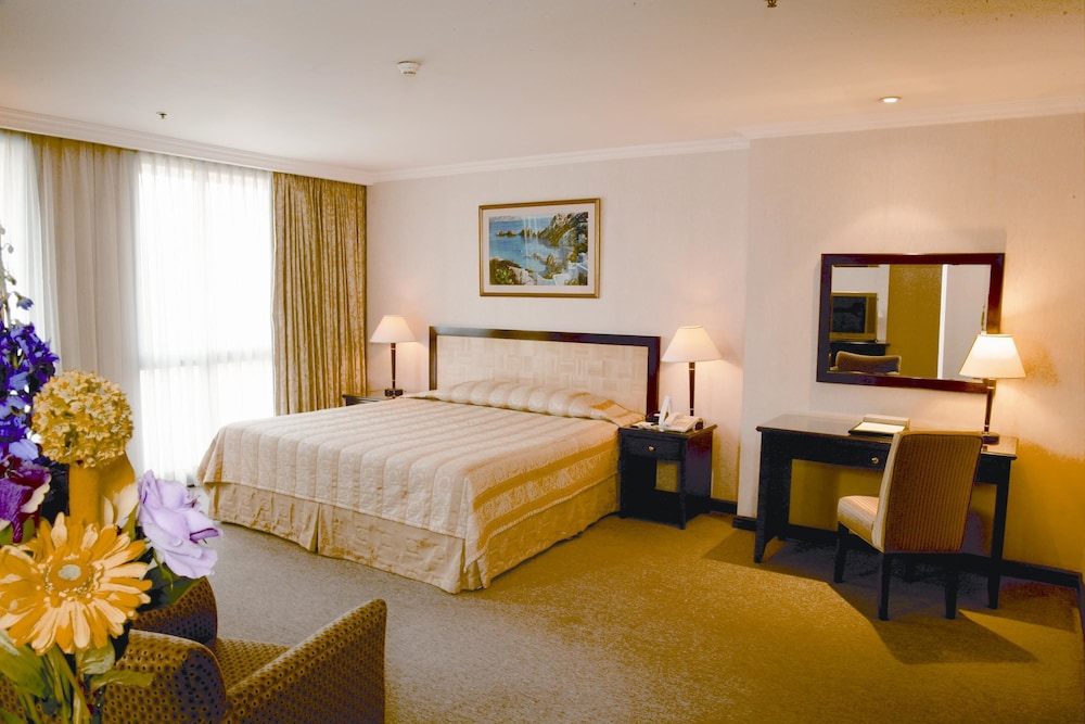 Deluxe Room, 1 King Bed (Multi Use) - Photo 1