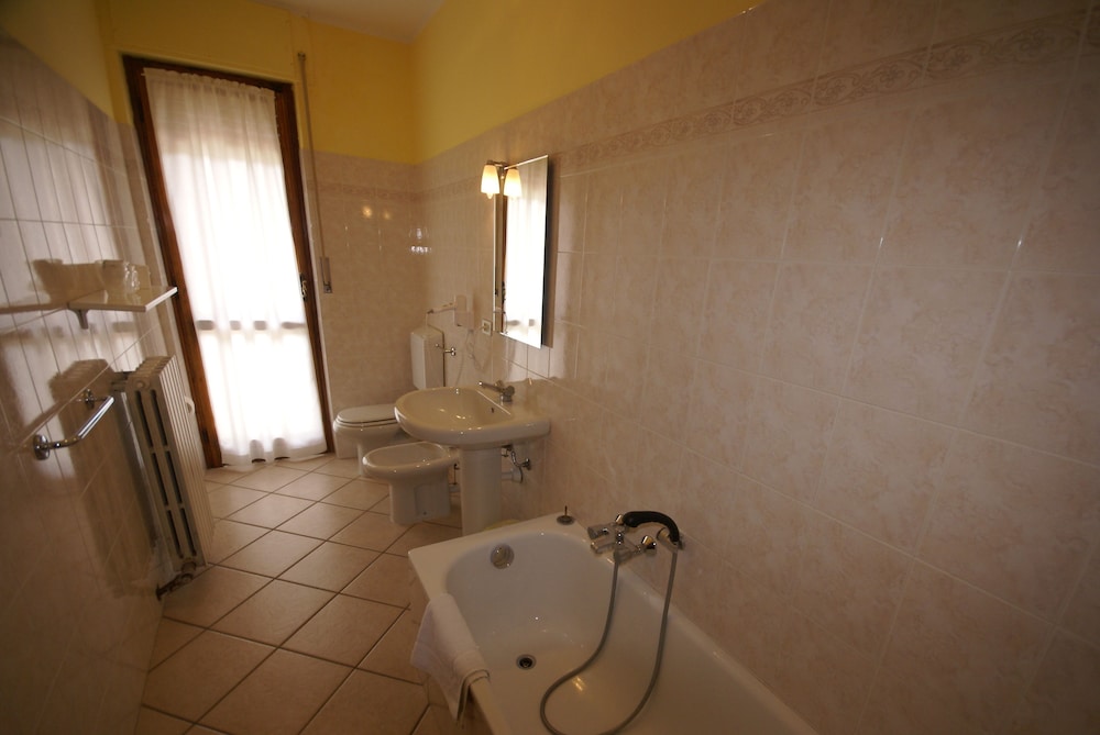 Standard Double or Twin Room photo 3