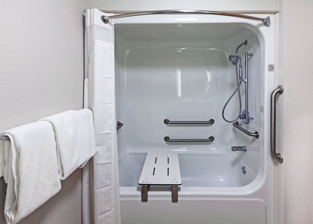 Standard Room, 1 King Bed, Accessible Bathtub (Communications, Mobility) - Photo 3