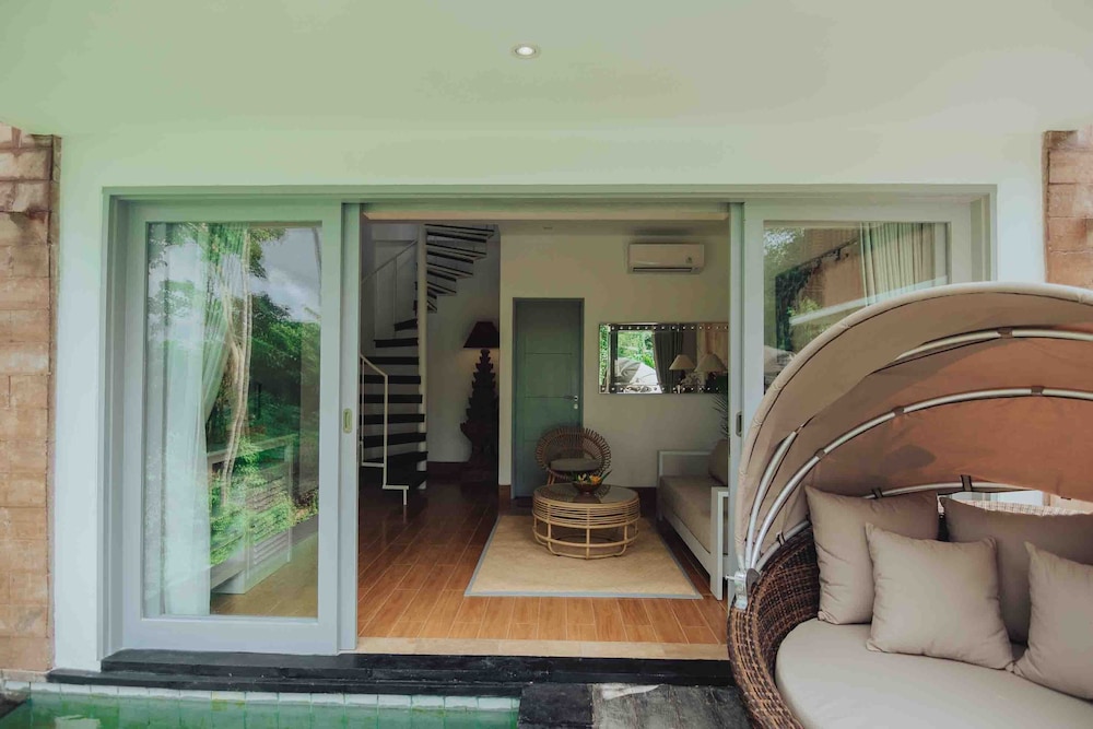 1 Bedroom Villa with Balcony Pool View - Photo 15