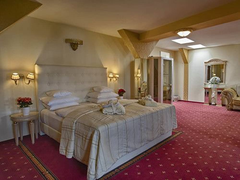 Suite, Jetted Tub photo 1
