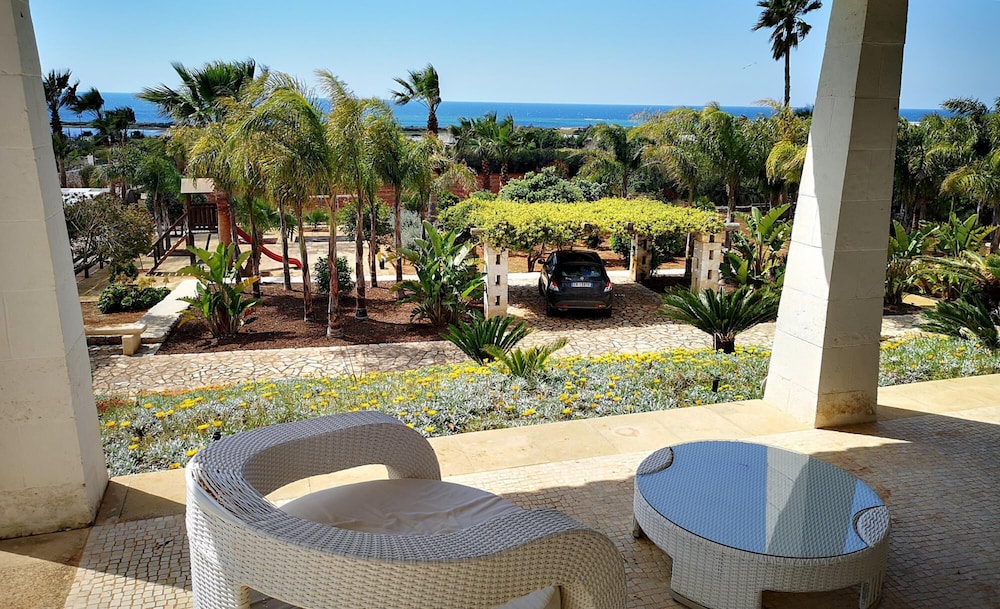 Villa photo 2