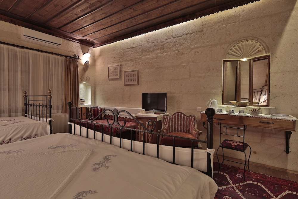 Deluxe Triple Room photo 2