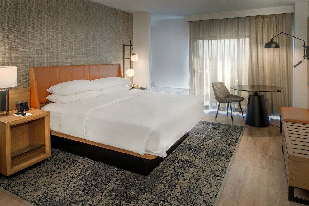 Executive Room, 1 King Bed - Photo 5