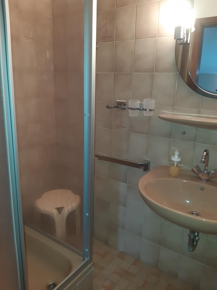 Classic Apartment, Private Bathroom photo 3