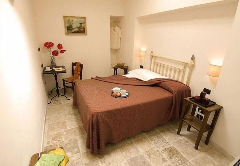 Classic Double Room Single Occupancy with Shower photo 2