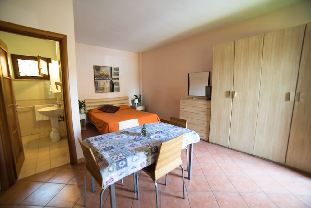 Basic Triple Room photo 2
