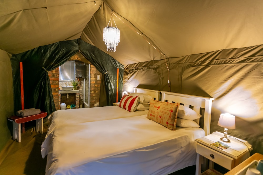 Tent (Flambojant) photo 1
