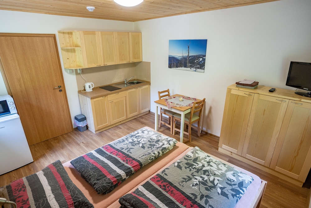 Studio (Apt 14)