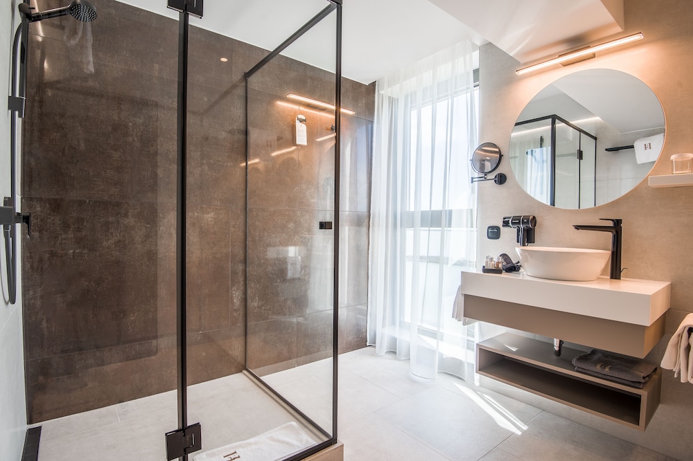 Standard Suite - Photo 7