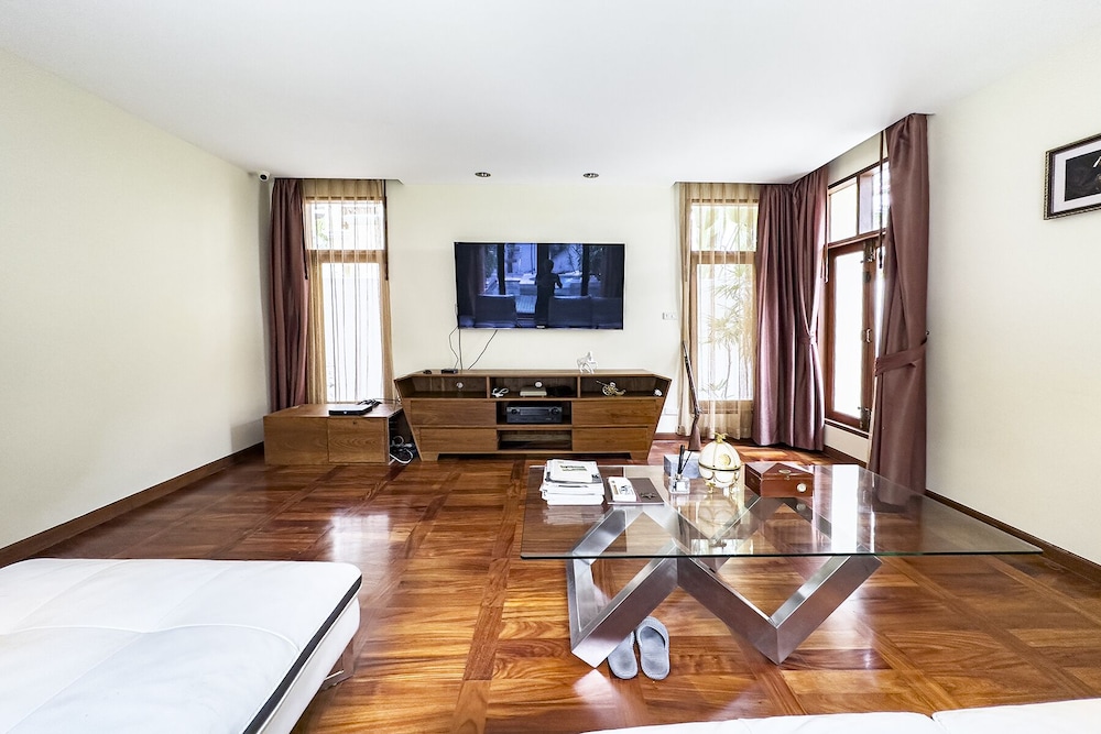 Executive Villa photo 3