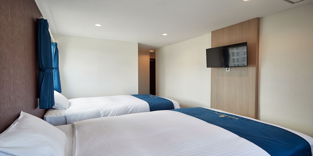 Twin Room - Photo 2