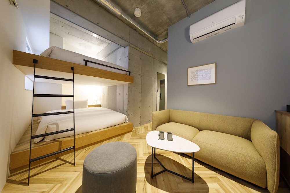 Standard Room with Sofa - Photo 4