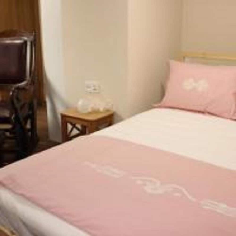 Elite Triple Room, Multiple Beds, Garden View photo 3