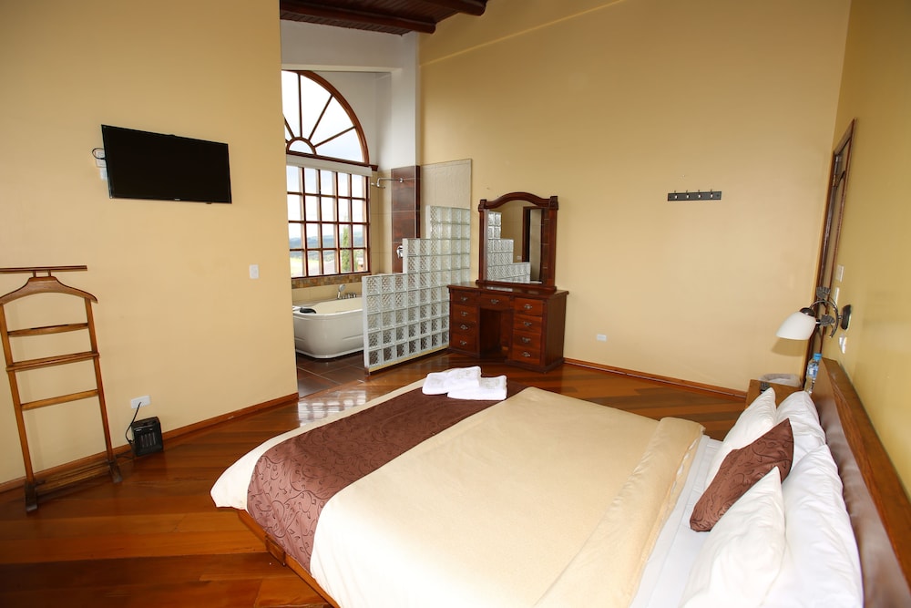 Deluxe Suite, 1 Queen Bed photo 1