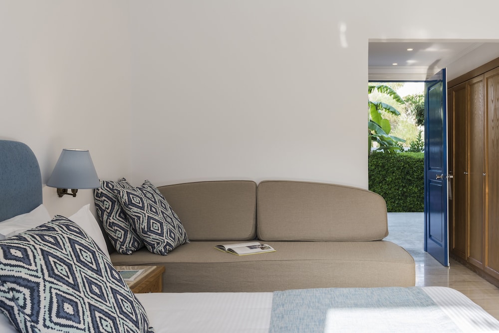 Double Room, Pool View - Photo 2